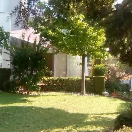 Вилла Fantastic House With Garden *