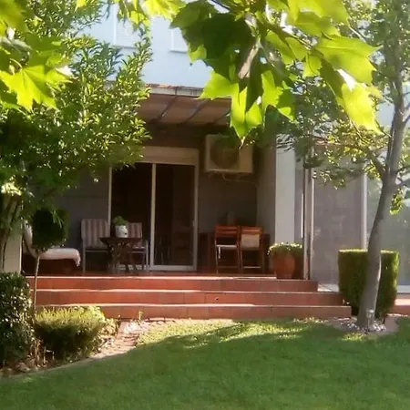 Fantastic House With Garden *